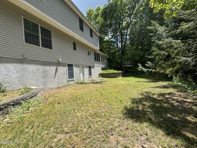3 Hillcrest Lane, Wilton, NY 12866