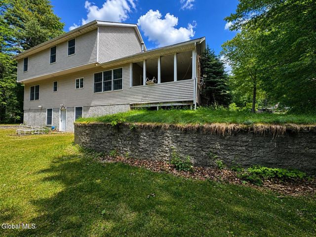3 Hillcrest Lane, Wilton, NY 12866