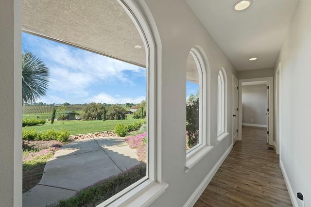 20820 E Acampo Rd, Clements, CA 95227