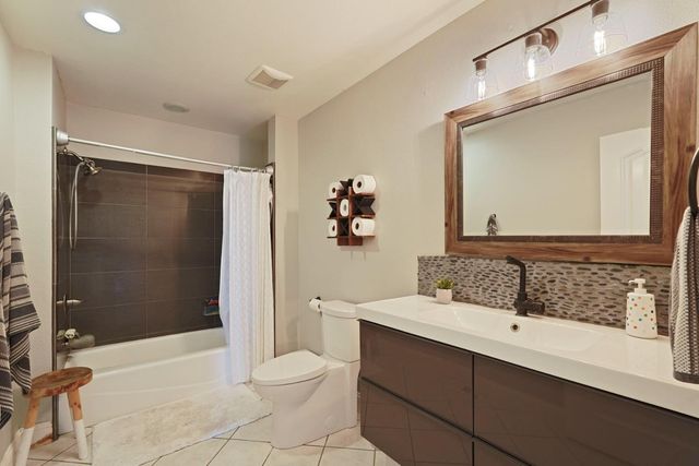 20820 E Acampo Rd, Clements, CA 95227