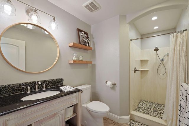 20820 E Acampo Rd, Clements, CA 95227