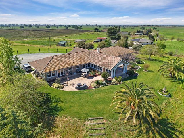 20820 E Acampo Rd, Clements, CA 95227