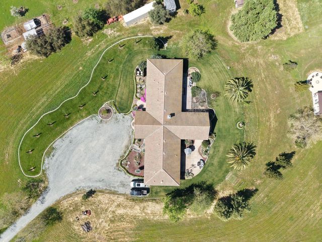 20820 E Acampo Rd, Clements, CA 95227