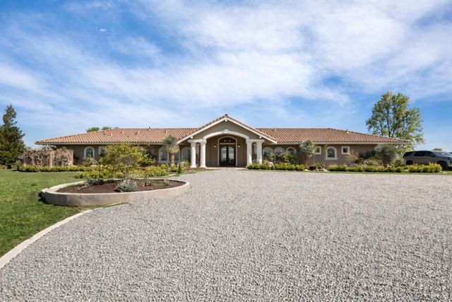 20820 E Acampo Rd, Clements, CA 95227