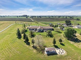 20820 E Acampo Rd, Clements, CA 95227