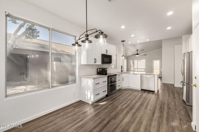 8006 W SALTER Drive, Peoria, AZ 85382