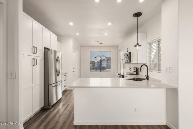 8006 W SALTER Drive, Peoria, AZ 85382