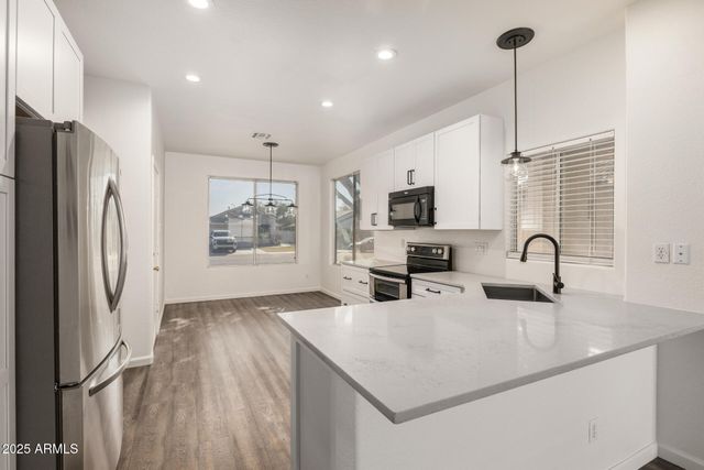 8006 W SALTER Drive, Peoria, AZ 85382