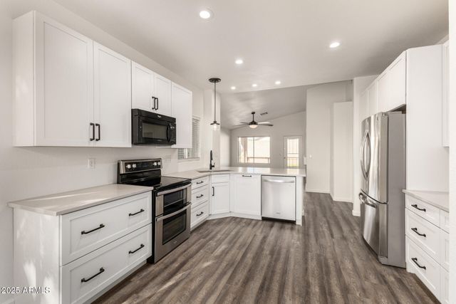 8006 W SALTER Drive, Peoria, AZ 85382