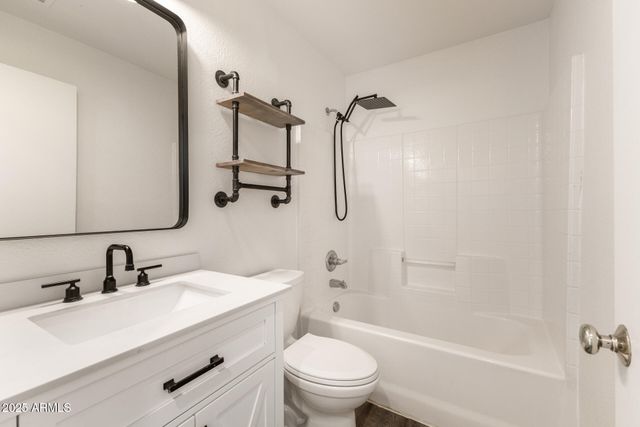 8006 W SALTER Drive, Peoria, AZ 85382