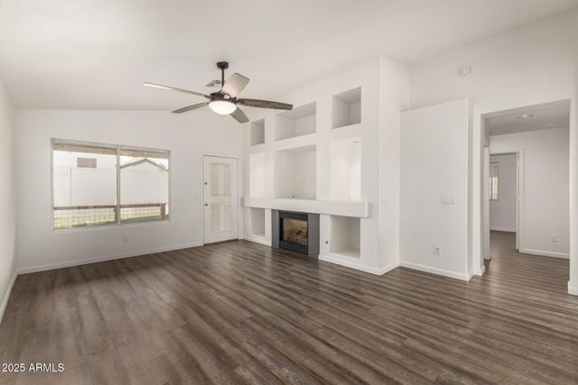 8006 W SALTER Drive, Peoria, AZ 85382