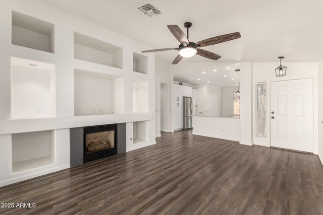 8006 W SALTER Drive, Peoria, AZ 85382