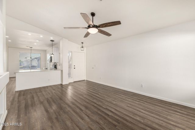 8006 W SALTER Drive, Peoria, AZ 85382