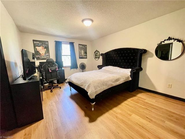 1801 Aspen Way, Winston-salem, NC 27106