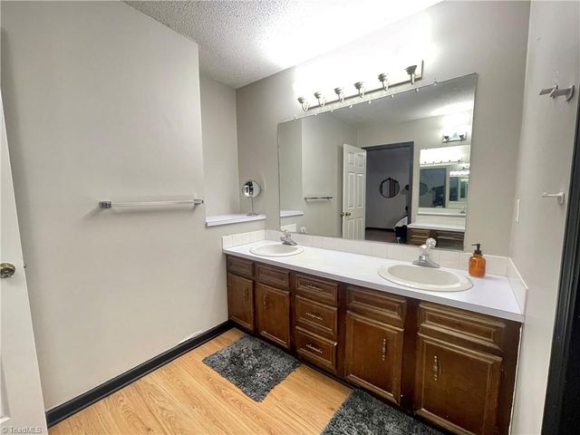 1801 Aspen Way, Winston-salem, NC 27106