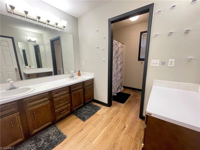 1801 Aspen Way, Winston-salem, NC 27106