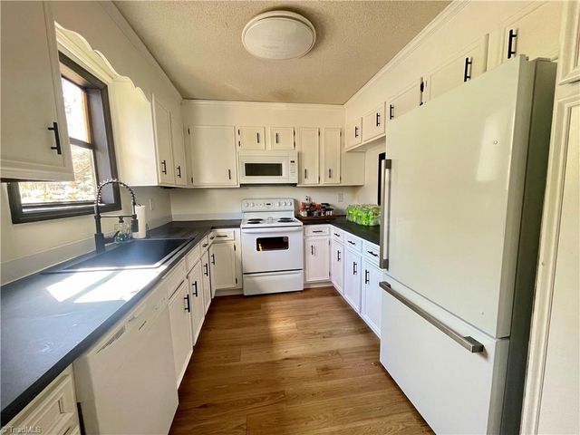 1801 Aspen Way, Winston-salem, NC 27106