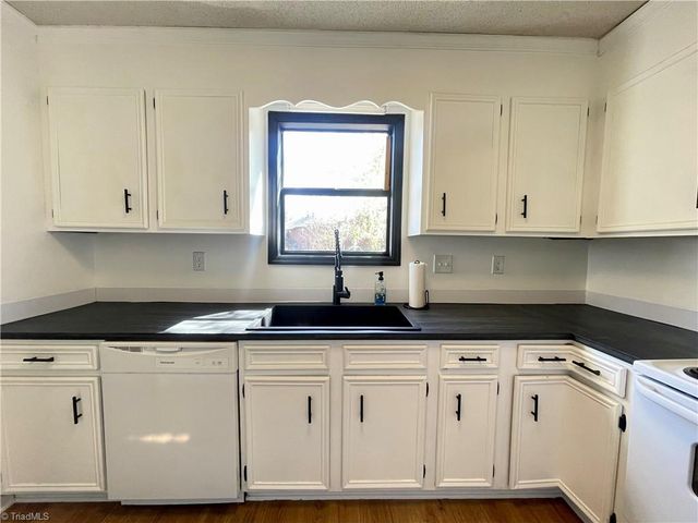 1801 Aspen Way, Winston-salem, NC 27106