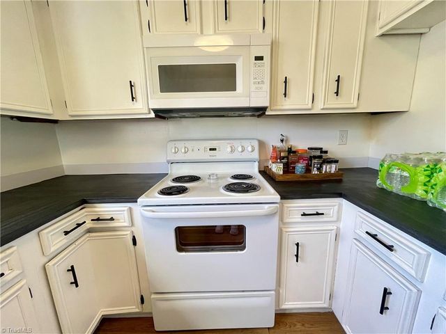 1801 Aspen Way, Winston-salem, NC 27106