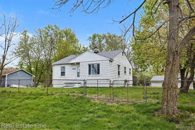 206 Steadfield Street, Commerce Charter Township, MI 48382