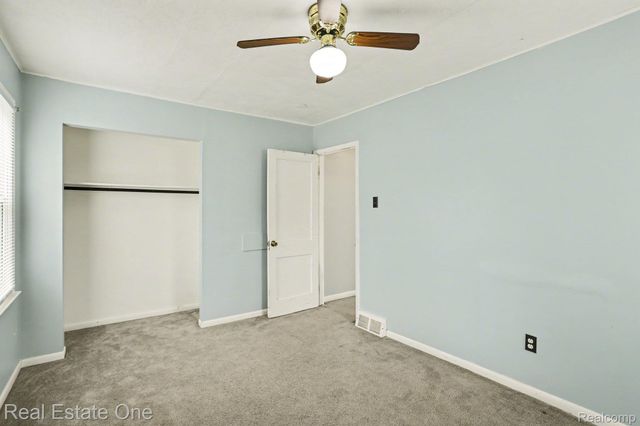 206 Steadfield Street, Commerce Charter Township, MI 48382