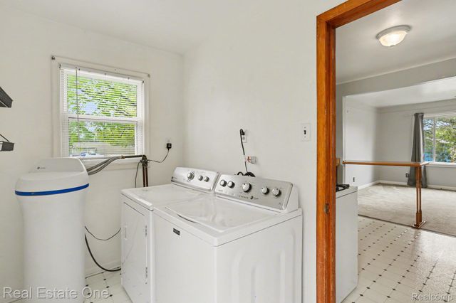 206 Steadfield Street, Commerce Charter Township, MI 48382
