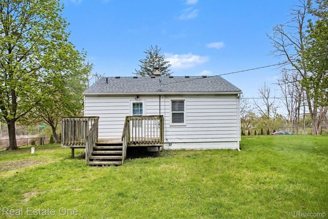 206 Steadfield Street, Commerce Charter Township, MI 48382