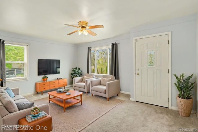 206 Steadfield Street, Commerce Charter Township, MI 48382