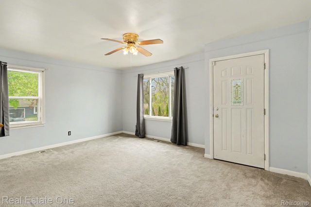 206 Steadfield Street, Commerce Charter Township, MI 48382