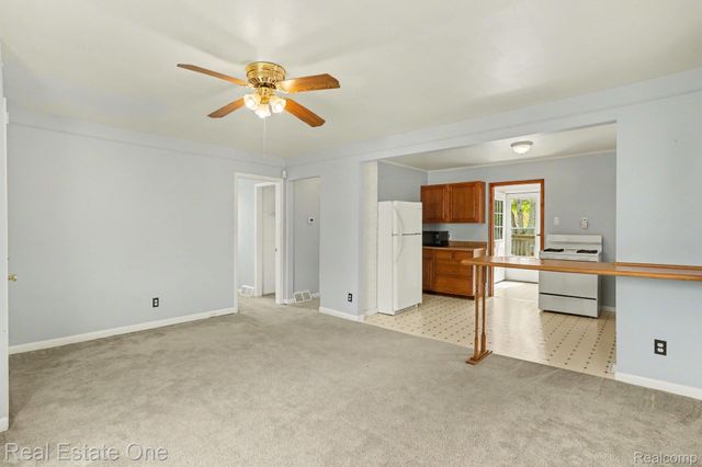206 Steadfield Street, Commerce Charter Township, MI 48382
