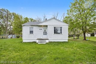 206 Steadfield Street, Commerce Charter Township, MI 48382
