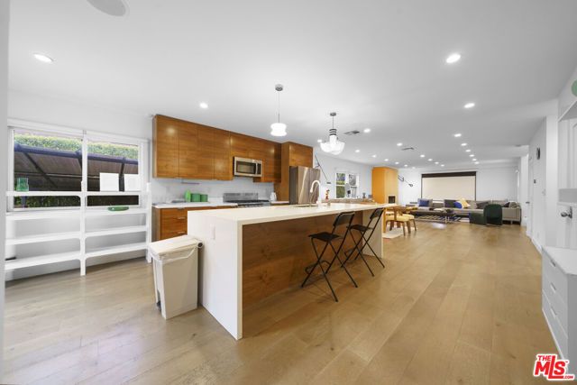 848 N Las Palmas Avenue, Los Angeles, CA 90038