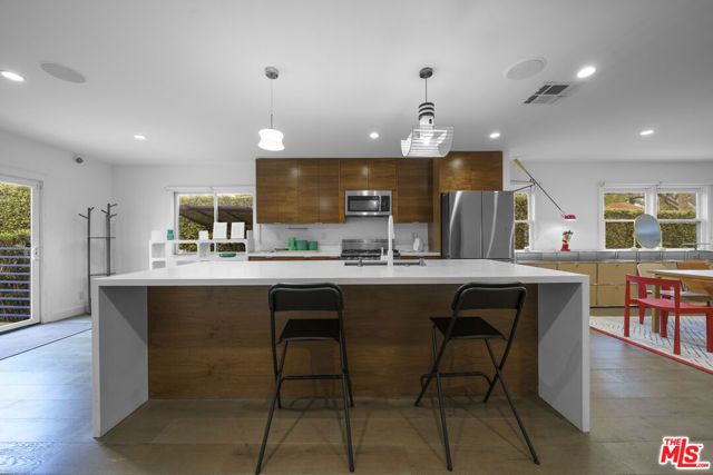 848 N Las Palmas Avenue, Los Angeles, CA 90038