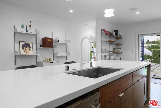 848 N Las Palmas Avenue, Los Angeles, CA 90038