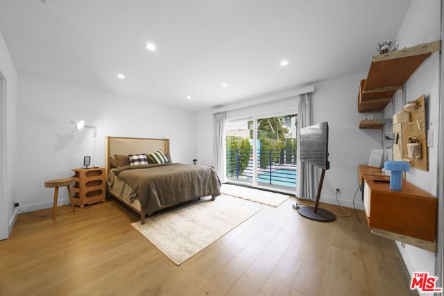 848 N Las Palmas Avenue, Los Angeles, CA 90038