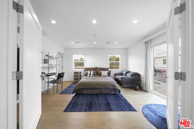 848 N Las Palmas Avenue, Los Angeles, CA 90038