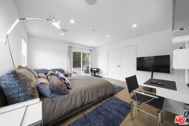 848 N Las Palmas Avenue, Los Angeles, CA 90038