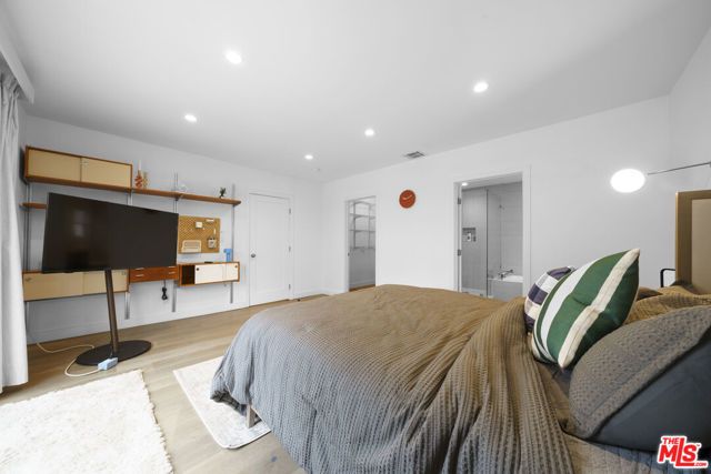 848 N Las Palmas Avenue, Los Angeles, CA 90038