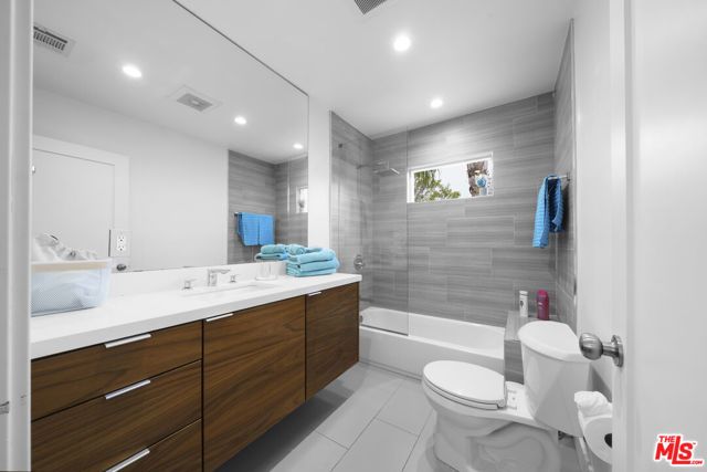 848 N Las Palmas Avenue, Los Angeles, CA 90038