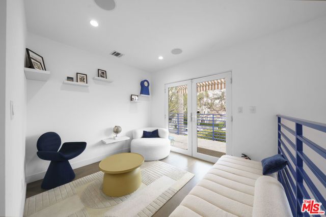 848 N Las Palmas Avenue, Los Angeles, CA 90038