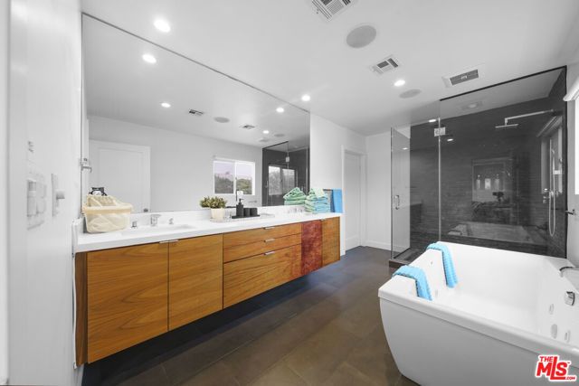 848 N Las Palmas Avenue, Los Angeles, CA 90038