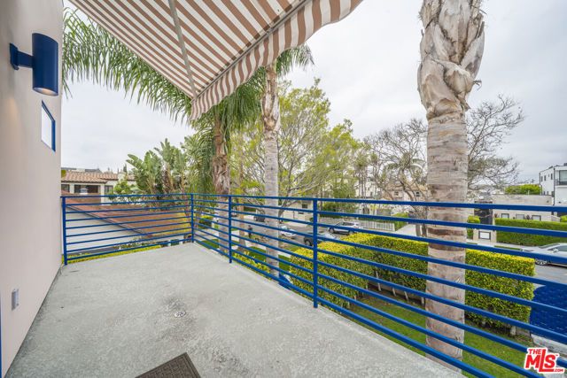 848 N Las Palmas Avenue, Los Angeles, CA 90038