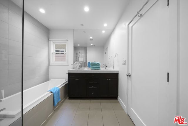 848 N Las Palmas Avenue, Los Angeles, CA 90038