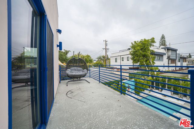 848 N Las Palmas Avenue, Los Angeles, CA 90038