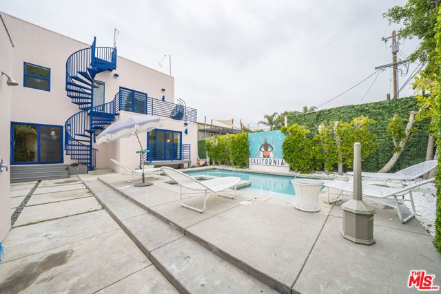 848 N Las Palmas Avenue, Los Angeles, CA 90038