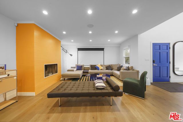 848 N Las Palmas Avenue, Los Angeles, CA 90038