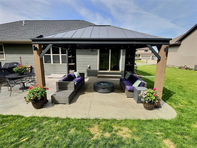 218 Noahs Arc Court, Evansville, WI 53536