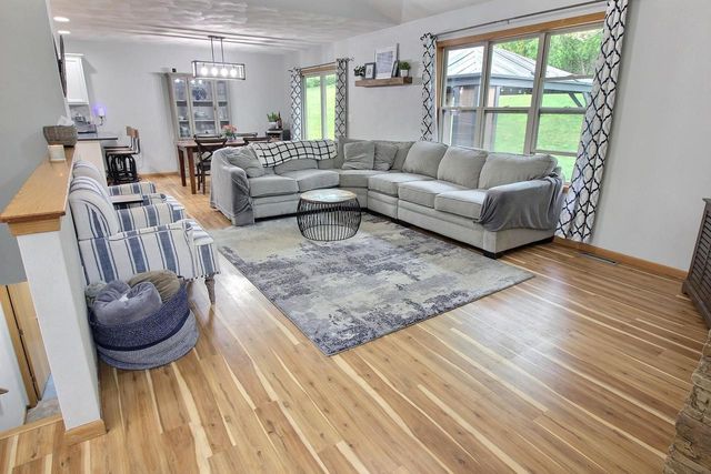 218 Noahs Arc Court, Evansville, WI 53536