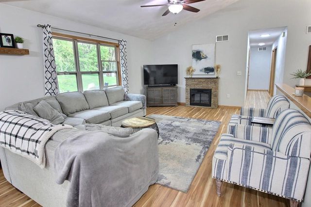 218 Noahs Arc Court, Evansville, WI 53536