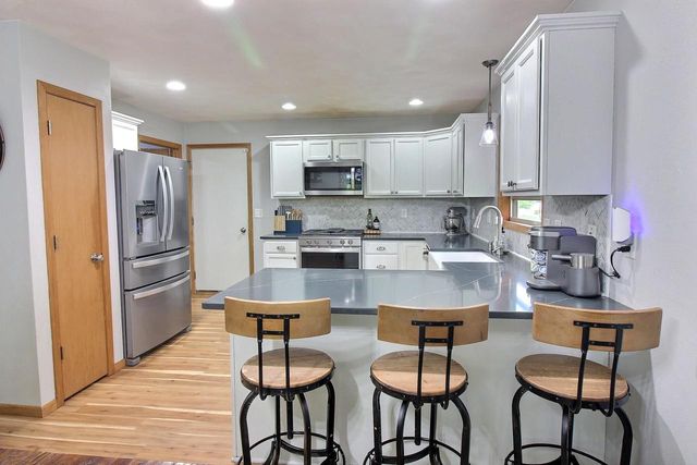 218 Noahs Arc Court, Evansville, WI 53536
